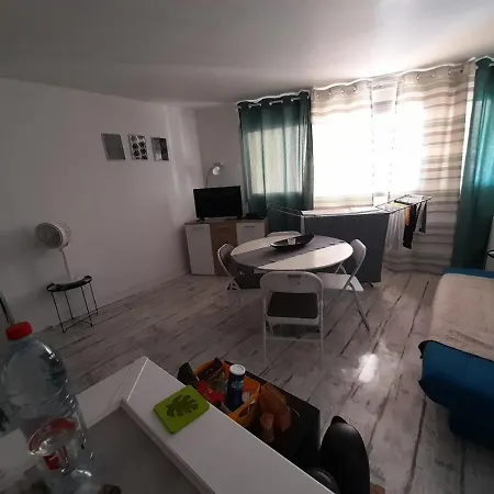 Apartment Un Studio Premium Tout A Nouveau Renove, Centre
