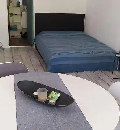 Un Studio Premium Tout A Nouveau Renove, Centre *