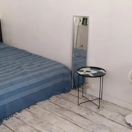 Un Studio Premium Tout A Nouveau Renove, Centre Apartment