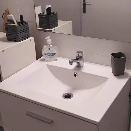 Un Studio Premium Tout A Nouveau Renove, Centre Apartment *