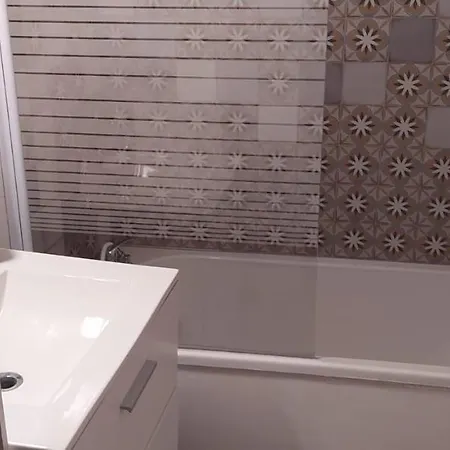 Un Studio Premium Tout A Nouveau Renove, Centre *